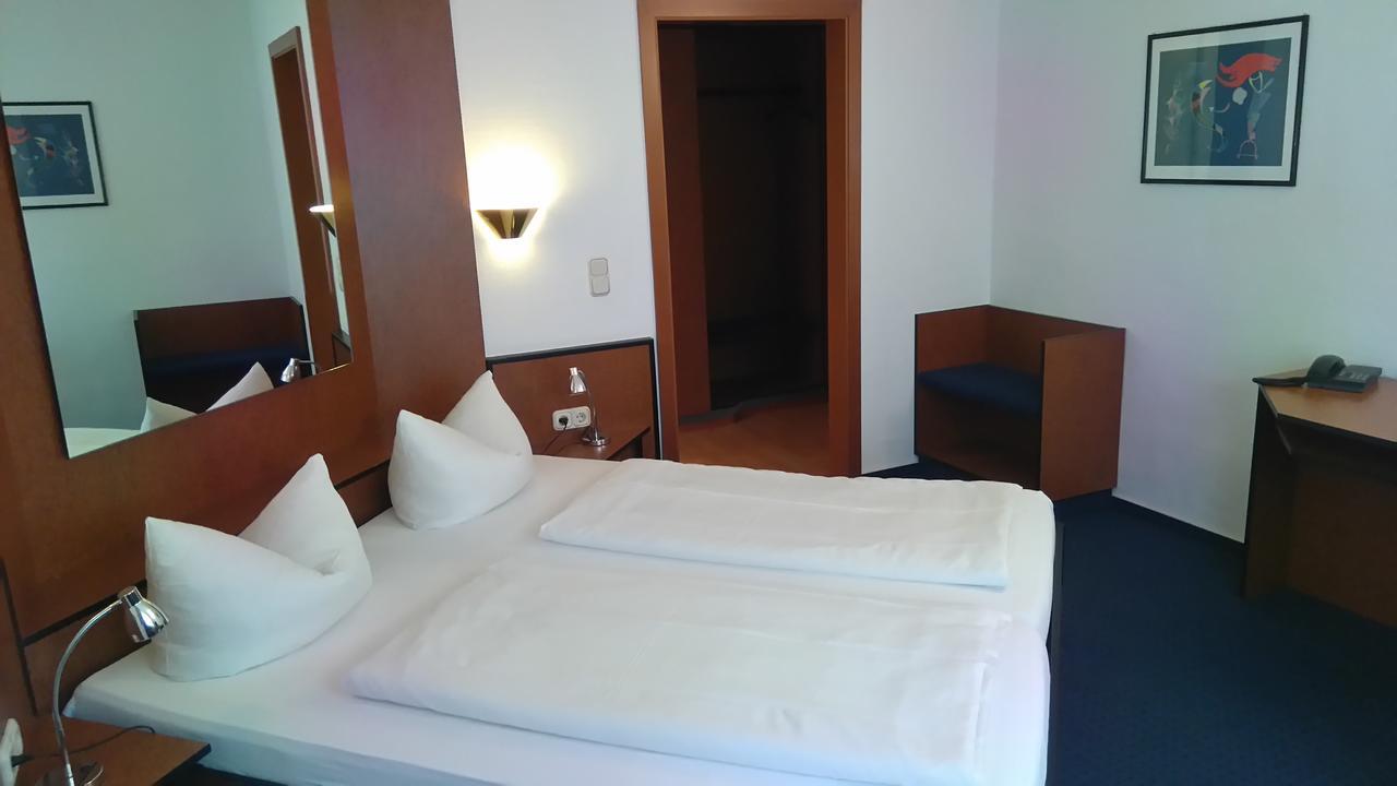 Hotel Loewensteiner Hof Haus Am Neuplatz Wertheim Dış mekan fotoğraf